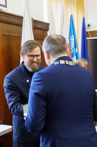 Uroczysta Sesja Rady Miejskiej i wręczenie Medalu za zasługi dla Miasta ks. Borkowskiemu