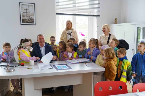 Motylki z Bajki z wizytą w Urzędzie Miejskim | FOTORELACJA