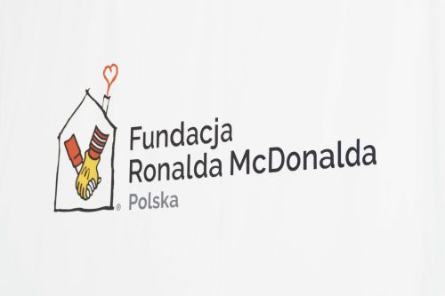 Przekazanie łóżek na oddział pediatryczny | Fundacja McDonalda