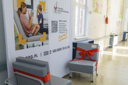 Przekazanie łóżek na oddział pediatryczny | Fundacja McDonalda